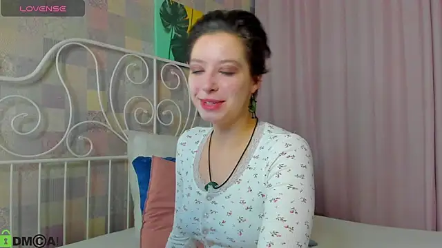 Sara Frayer online show from 11-26-25, 01:05