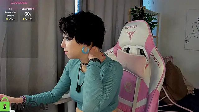 Sara Frayer online show from 10-24-25, 04:11