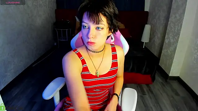 Snapshot of Sara_Frayer chatting on 10-07-25, 01:06 Sara Frayer online show from 10-07-25, 01:06