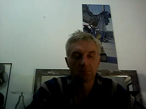Snapshot of Vintermelon2 chatting on 10-08-25, 06:37 Vintermelon2 online show from 10-08-25, 06:37