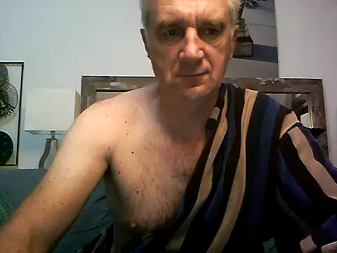 Snapshot of Vintermelon2 chatting on 10-06-25, 05:41 Vintermelon2 online show from 10-06-25, 05:41