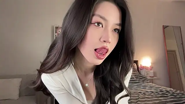 yourlittlesunrise  online show from 11-13-25, 04:38