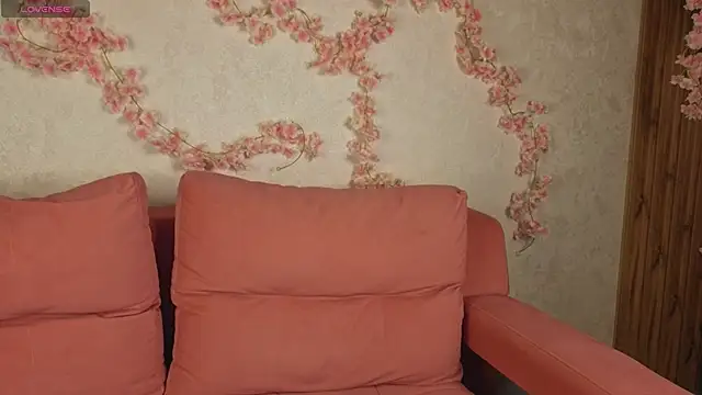 L1na Reeds online show from 11-19-25, 06:24