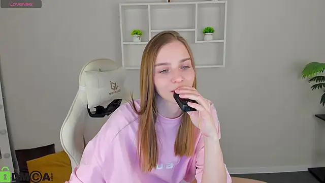 L1na Reeds online show from 11-01-25, 06:08