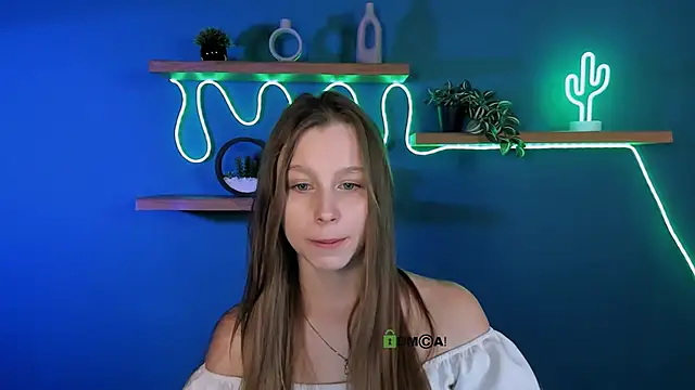 Snapshot of esme_moore_ chatting on 10-09-25, 08:48 esme moore  online show from 10-09-25, 08:48