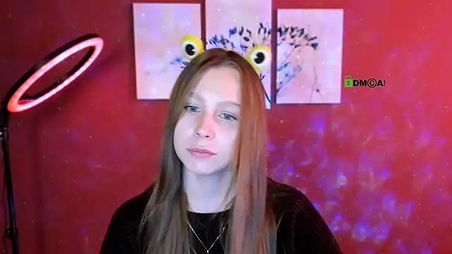 Snapshot of esme_moore_ chatting on 10-08-25, 08:49 esme moore  online show from 10-08-25, 08:49