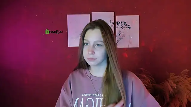 Snapshot of esme_moore_ chatting on 10-14-25, 08:37 esme moore  online show from 10-14-25, 08:37