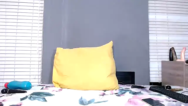 LadyBear2002 online show from 11-09-25, 02:04