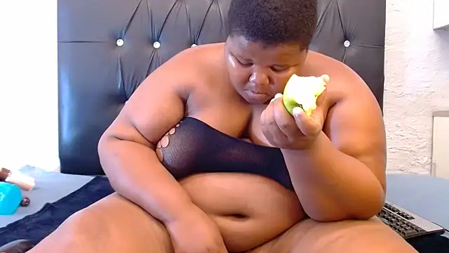 LadyBear2002 online show from 03-15-26, 06:26