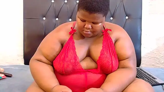 LadyBear2002 online show from 03-25-26, 04:06