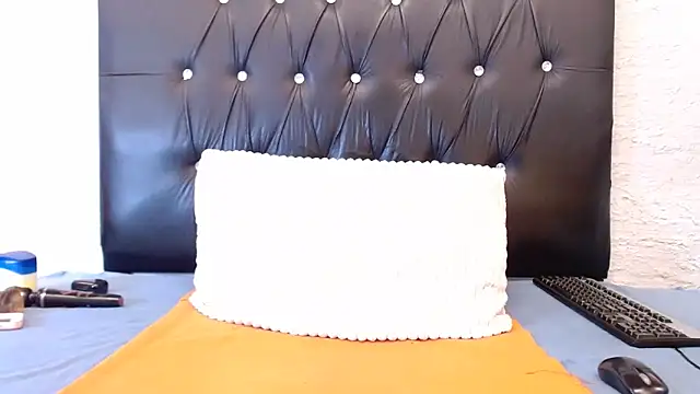 LadyBear2002 online show from 04-10-26, 05:25