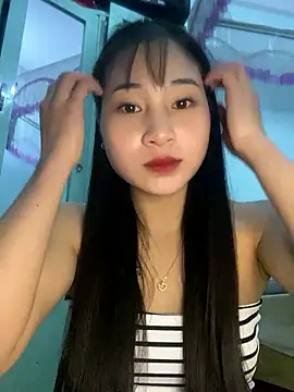 Snapshot of banlinh004 chatting on 01-08-26, 02:23 banlinh004 online show from 01-08-26, 02:23