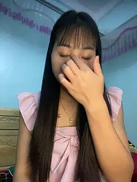 Snapshot of banlinh004 chatting on 11-06-25, 01:15 banlinh004 online show from 11-06-25, 01:15