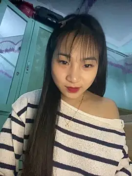 Snapshot of banlinh004 chatting on 12-17-25, 02:22 banlinh004 online show from 12-17-25, 02:22