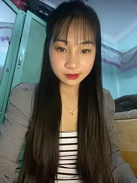 Snapshot of banlinh004 chatting on 12-22-25, 04:07 banlinh004 online show from 12-22-25, 04:07