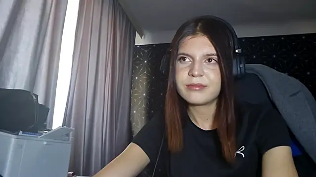 Snapshot of LissaKradfer chatting on 10-18-25, 07:21 LissaKradfer online show from 10-18-25, 07:21