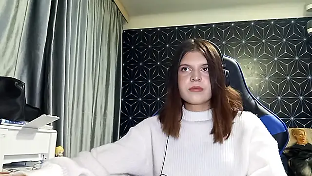Snapshot of LissaKradfer chatting on 10-10-25, 01:34 LissaKradfer online show from 10-10-25, 01:34