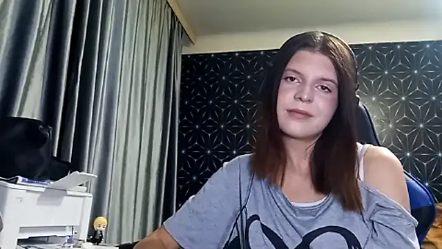 Snapshot of LissaKradfer chatting on 10-07-25, 01:23 LissaKradfer online show from 10-07-25, 01:23