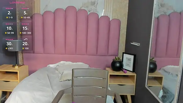 AriaVega online show from 12-17-25, 12:43