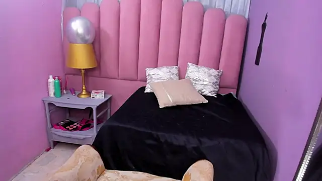 AriaVega online show from 10-31-25, 11:07