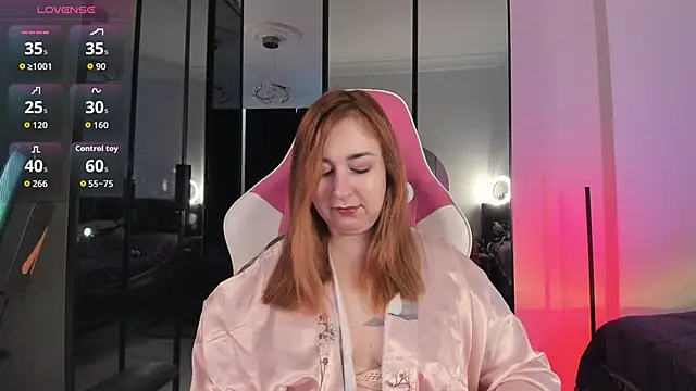 Snapshot of MissNyrra chatting on 10-08-25, 11:23 MissNyrra online show from 10-08-25, 11:23