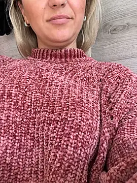 Daiana Andra online show from 10-24-25, 09:41