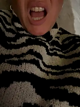 Daiana Andra online show from 10-22-25, 07:35