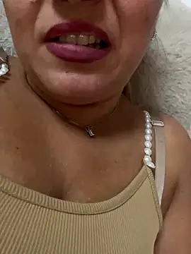 Daiana Andra online show from 10-15-25, 07:11