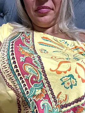 Daiana Andra online show from 10-12-25, 08:54