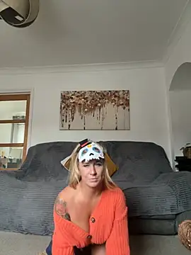 MimiMaee online show from 10-13-25, 12:07