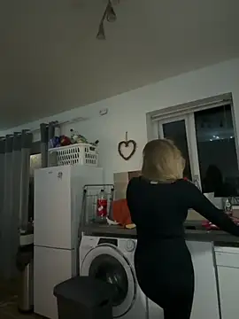 MimiMaee online show from 11-10-25, 06:57