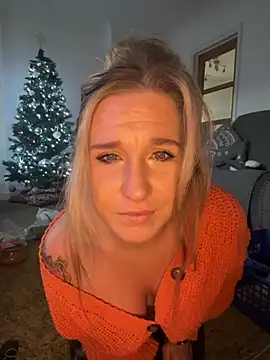 MimiMaee online show from 11-26-25, 03:45