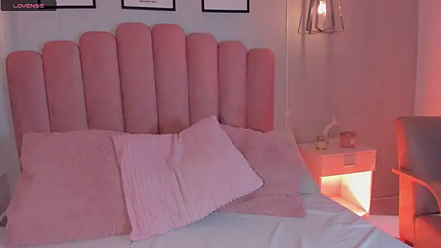 mara swan  online show from 12-21-25, 03:25