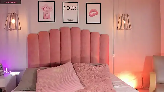 mara swan  online show from 10-19-25, 03:48