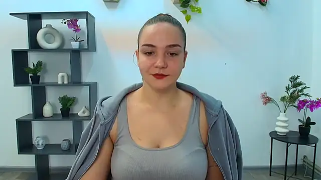 Snapshot of OliviaMontgommery chatting on 10-06-25, 05:19 OliviaMontgommery online show from 10-06-25, 05:19