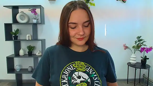Snapshot of OliviaMontgommery chatting on 10-05-25, 05:31 OliviaMontgommery online show from 10-05-25, 05:31