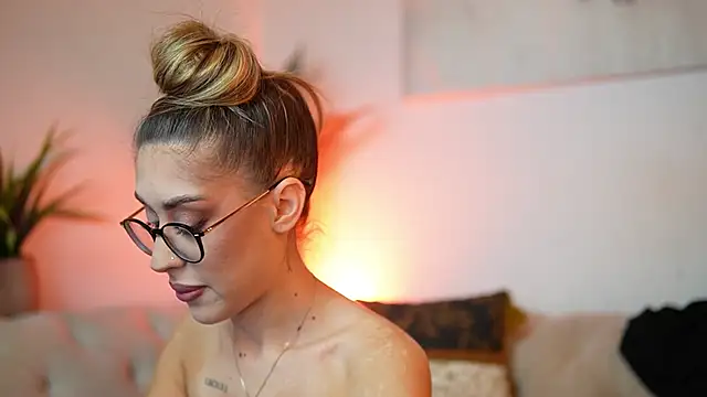 AileenKiss online show from 11-13-25, 07:40