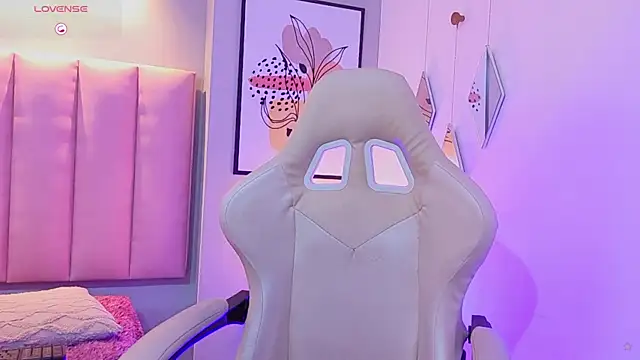 CamilaLevy online show from 04-10-26, 12:23