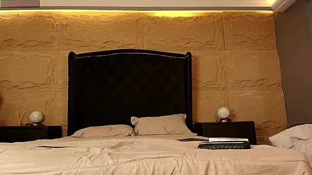 naomi hill1 online show from 10-16-25, 08:28