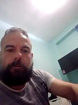 Snapshot of kikecastella chatting on 10-21-25, 02:11 kikecastella online show from 10-21-25, 02:11