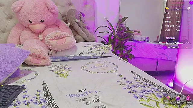 Snapshot of SoofiKiss chatting on 06-04-26, 06:56 SoofiKiss online show from 06-04-26, 06:56
