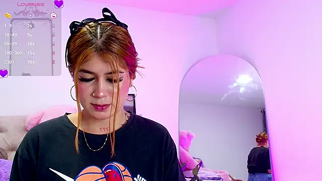Snapshot of SoofiKiss chatting on 10-16-25, 11:35 SoofiKiss online show from 10-16-25, 11:35