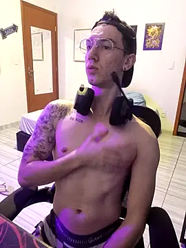 SweetGoodBoy22 online show from 10-05-25, 07:48