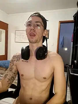 SweetGoodBoy22 online show from 11-08-25, 08:01