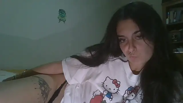 Snapshot of tuxuula chatting on 10-22-25, 11:14 tuxuula online show from 10-22-25, 11:14