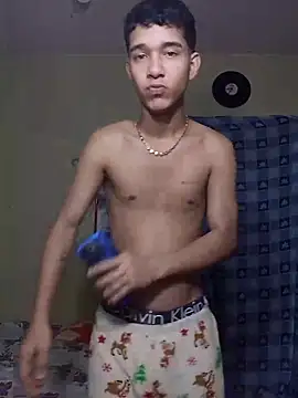 Snapshot of Mrdante23 chatting on 10-17-25, 12:36 Mrdante23 online show from 10-17-25, 12:36