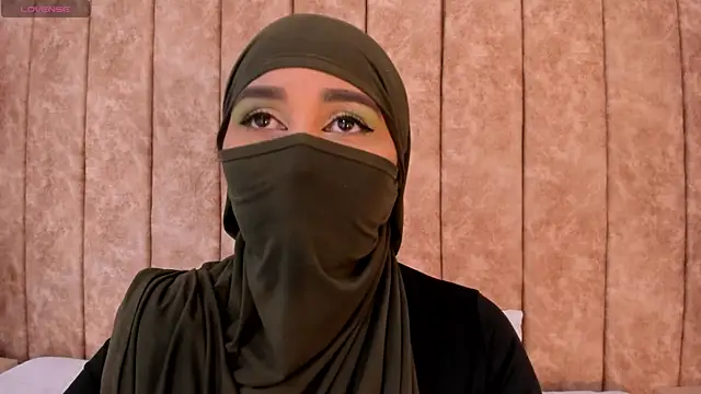  alishaa c online show from 11-11-25, 02:17