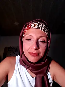 Snapshot of Aafsha_ chatting on 10-07-25, 10:38 Aafsha  online show from 10-07-25, 10:38