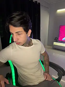 Snapshot of RealGdiass chatting on 10-29-25, 12:09 RealGdiass online show from 10-29-25, 12:09