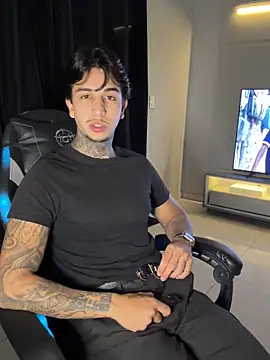 Snapshot of RealGdiass chatting on 10-04-25, 03:52 RealGdiass online show from 10-04-25, 03:52